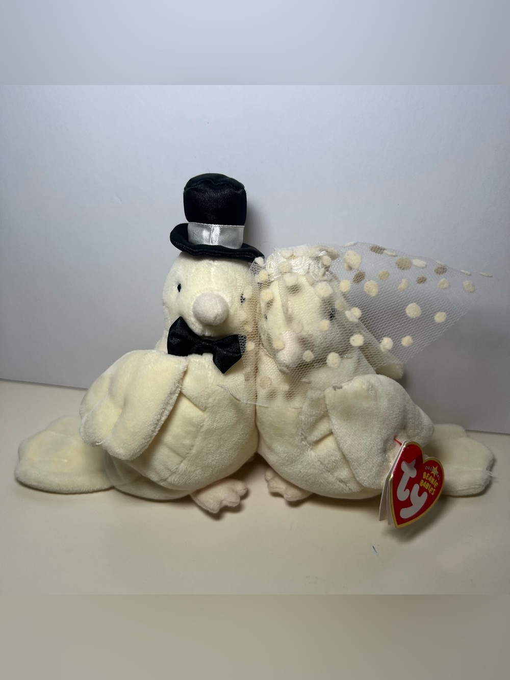 TY beanie Babies Love Birds Wedding Doves Bride Groom 2006 Top Hat Veil Hang Tag
